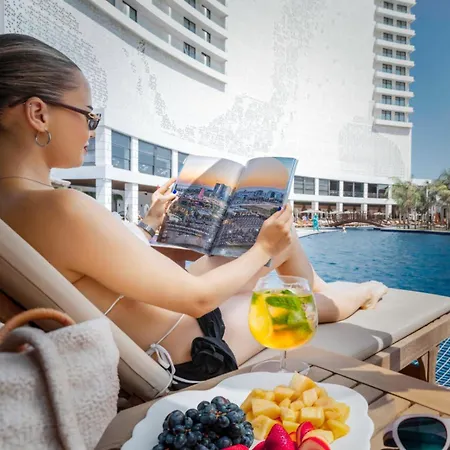 Grand Sapphire Hotel, Casino & Deluxe Residential Apartament *