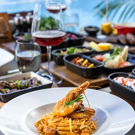 Grand Sapphire Hotel, Casino & Deluxe Residential Apartman